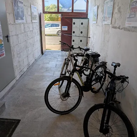 L'hermes, Raffine Et Elegant