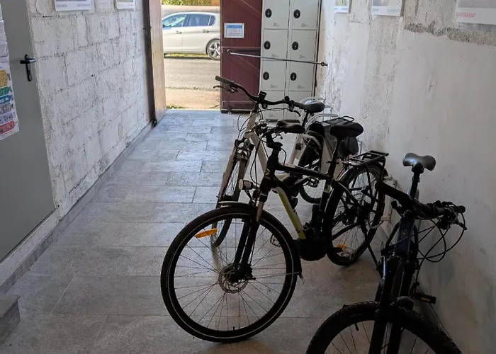 L'hermes, Raffine Et Elegant